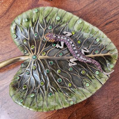 Jay Strongwater Enameled Lily Paperweight Salamander Frog
