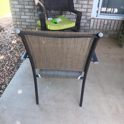 GLASS TOP PATIO TABLE W/4 CHAIRS