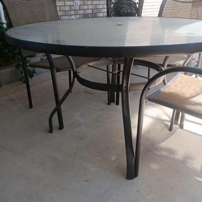 GLASS TOP PATIO TABLE W/4 CHAIRS