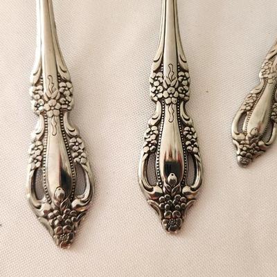 Lot #37 Set of Oneida Stainless Flatware - "Raphael" pattern