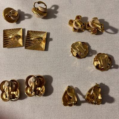 Pearls with Clip Earrings and Pins (K-BB)