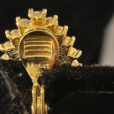 Pearls with Clip Earrings and Pins (K-BB)