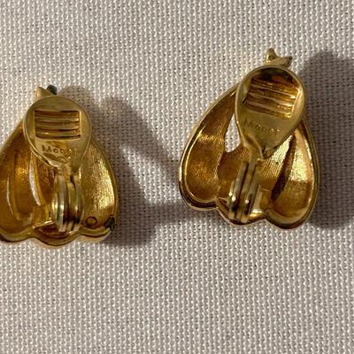 Pearls with Clip Earrings and Pins (K-BB)