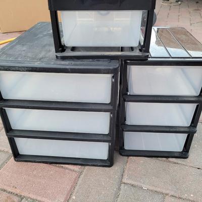 Set of storage drawers and a tub