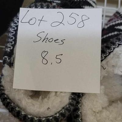 Ladies shoes size 9