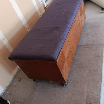 CEDAR LINED HOPE CHEST ON CASTERS WITH UPHOLSTERED TOP
