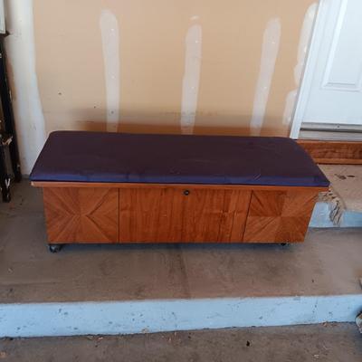 CEDAR LINED HOPE CHEST ON CASTERS WITH UPHOLSTERED TOP