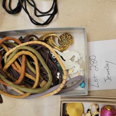 Lot of necklaces with pendents