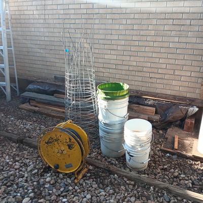 METAL EXTENSION CORD REEL W/4 OUTLETS, 5 & 2 GALLON BUCKETS AND LARGE TOMATO CAGES