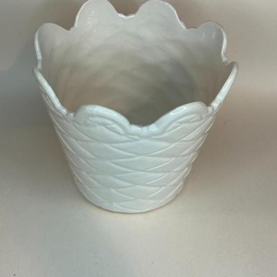 Vintage 1970s White Pot with Scalloped Edges Numbered 6008 (c) made in California, USA
