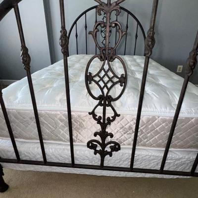 169 Like New Full Size Black Metal Bed