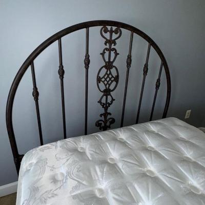 169 Like New Full Size Black Metal Bed