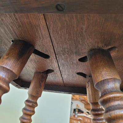 Wooden Two Tiered Parlor Table (SR-CE)