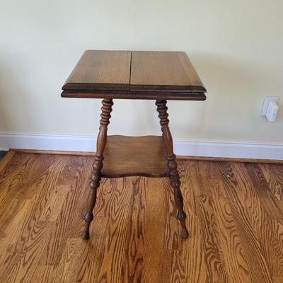 Wooden Two Tiered Parlor Table (SR-CE)
