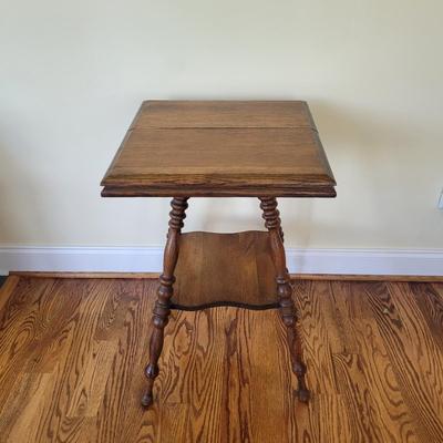 Wooden Two Tiered Parlor Table (SR-CE)