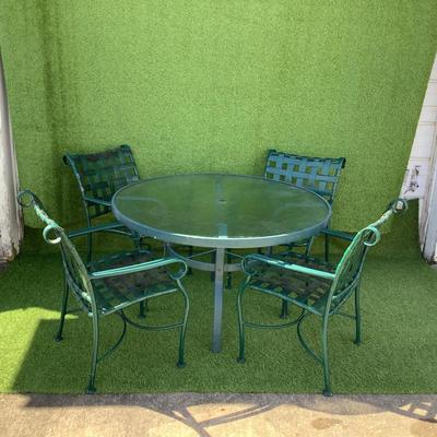 196 Outdoor Glass Top Table w/ Four Chairs