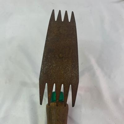 Iron Triangle Dinner Bell & More Collectible Farm Items (BS-MG)