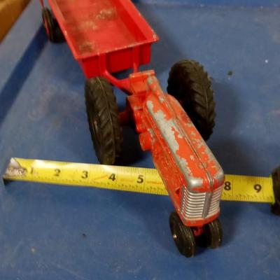 LOT 86 OLD TOY TRACTOR AND TRAILER