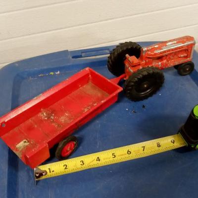 LOT 86 OLD TOY TRACTOR AND TRAILER