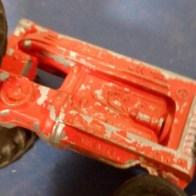 LOT 86 OLD TOY TRACTOR AND TRAILER