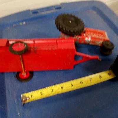 LOT 86 OLD TOY TRACTOR AND TRAILER