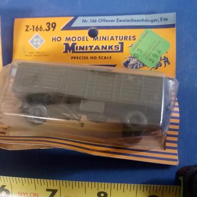 LOT 93 HO MINIATURE MILITARY