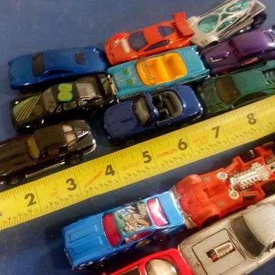 LOT 95 FIFTEEN VINTAGE TOY CARS