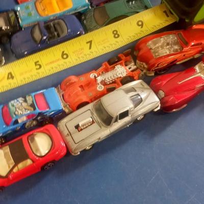 LOT 95 FIFTEEN VINTAGE TOY CARS