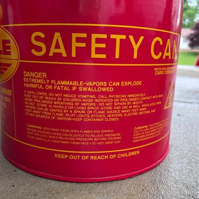 EAGLE Safety 5 gallon Gas Can with Funnel (2 of 2)