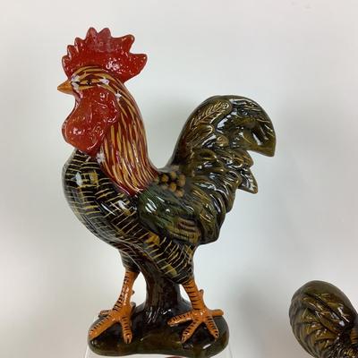 220 Tableware and Ceramic Rooster Decor