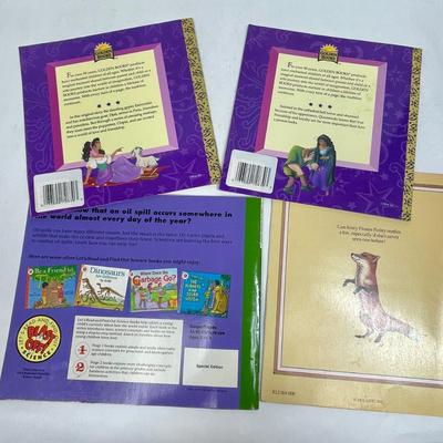4 softcover children's books Disney Hunch Back of Norte Dame, Flossie and the Fox, Oil Spillź