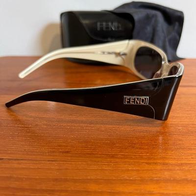 Women’s Fendi Sunglasses w Case, Clean Cloth