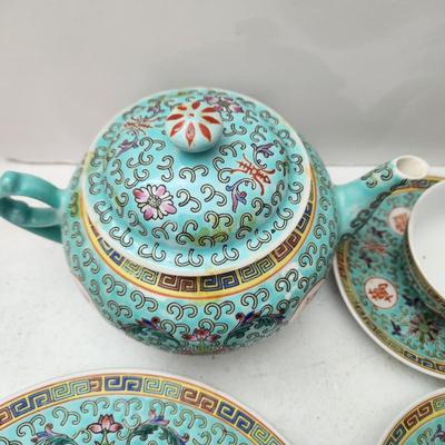 24 Piece China Tea Set