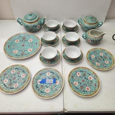 24 Piece China Tea Set