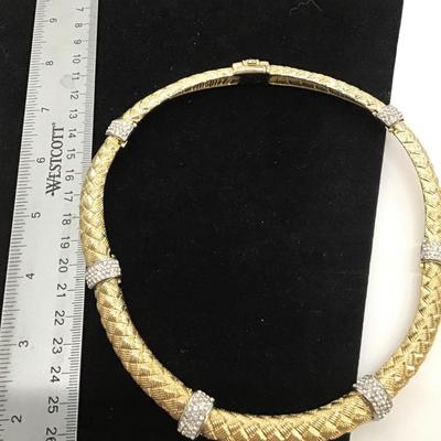 Gold toned magnetic close round necklace vintage