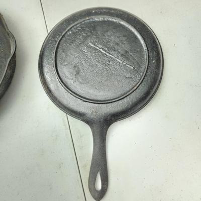 Lot of 3 Cast Iron 2 Griswold Pans 1 Round Griddle