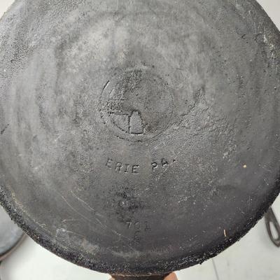 Lot of 3 Cast Iron 2 Griswold Pans 1 Round Griddle