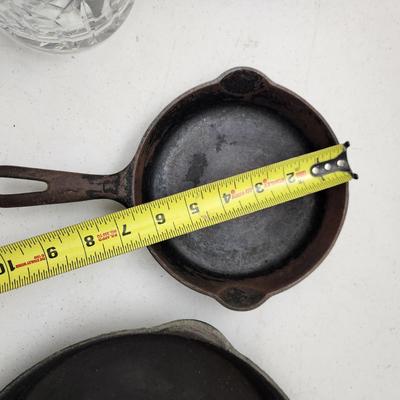 Lot of 3 Cast Iron 2 Griswold Pans 1 Round Griddle