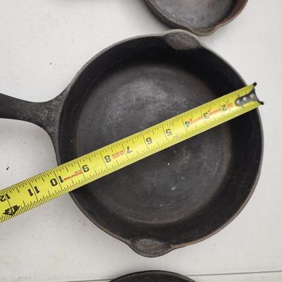 Lot of 3 Cast Iron 2 Griswold Pans 1 Round Griddle
