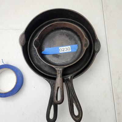 Lot of 3 Cast Iron 2 Griswold Pans 1 Round Griddle