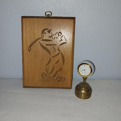 GOLFBALL & BRASS CLOCK AND CARVED GOLFER IN WOOD