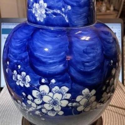 Vintage Asian Blue Swirl Floral Ginger Jar Lamp in VG Preowned Condition from an Estate.