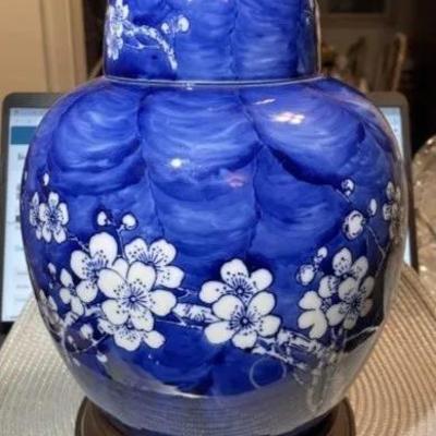 Vintage Asian Blue Swirl Floral Ginger Jar Lamp in VG Preowned Condition from an Estate.