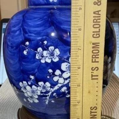 Vintage Asian Blue Swirl Floral Ginger Jar Lamp in VG Preowned Condition from an Estate.