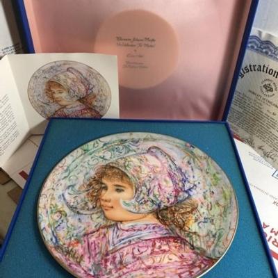 Edna Hibel Rosenthal Plate Baronesse Johanna-Maryke Van Vollendam 3rd in the Series Original Box with Papers.