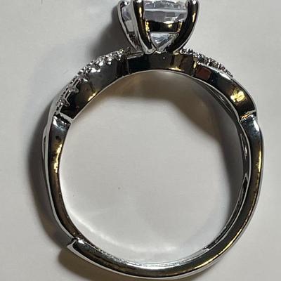 Certified GRA Moissanite 6.5mm 1-Carat Engagement Ring w/Lab Report and Adjustable Shank in VG Never Worn Condition.