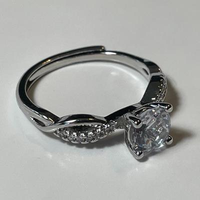 Certified GRA Moissanite 6.5mm 1-Carat Engagement Ring w/Lab Report and Adjustable Shank in VG Never Worn Condition.