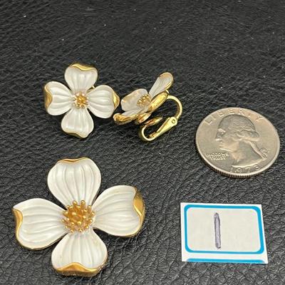 White & Gold Flower Clip on Earrings with matching Pin