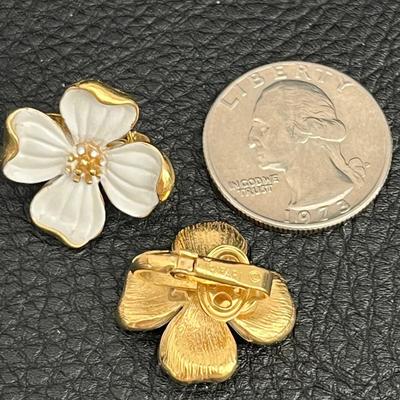 White & Gold Flower Clip on Earrings with matching Pin