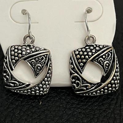 Fashion Leader Silver Earring & Necklace Pendant